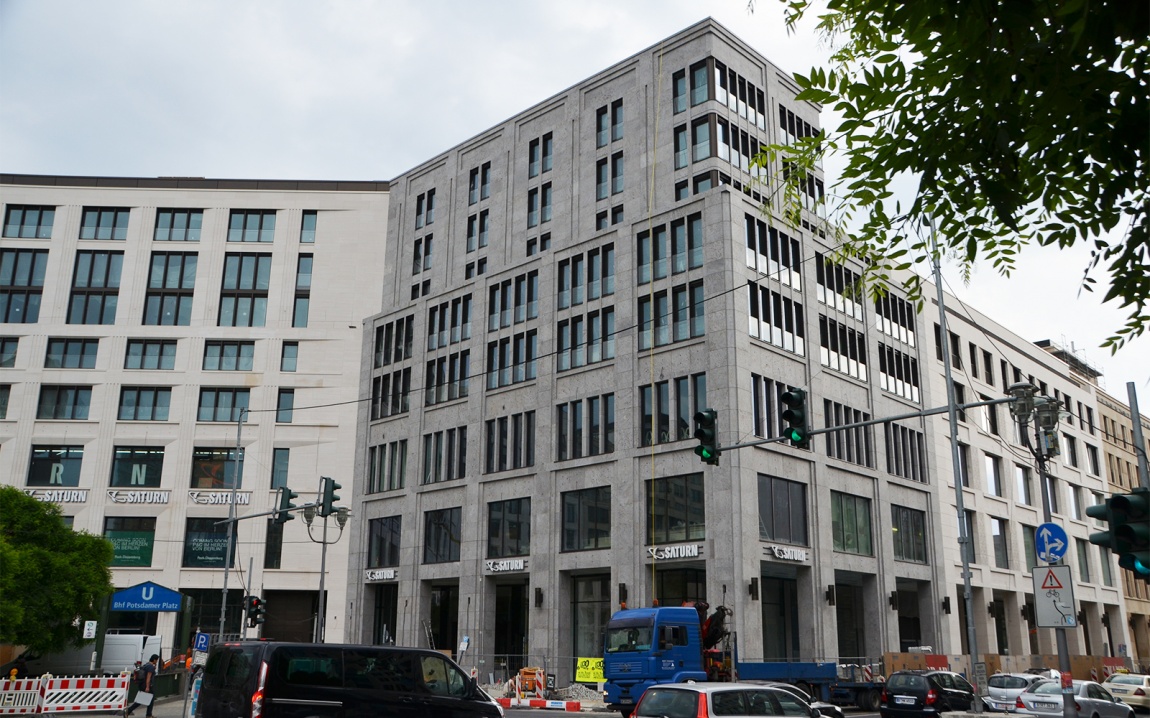 Aussenfassade Eingang farbig